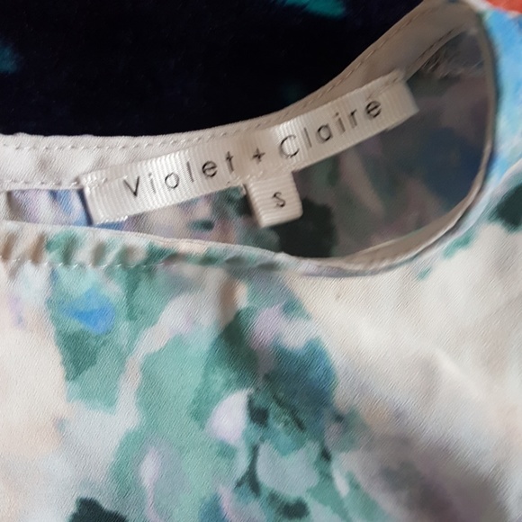 Violet + Claire sleeveless Blouse - Picture 2 of 5